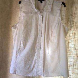 Sleeveless cotton blousr